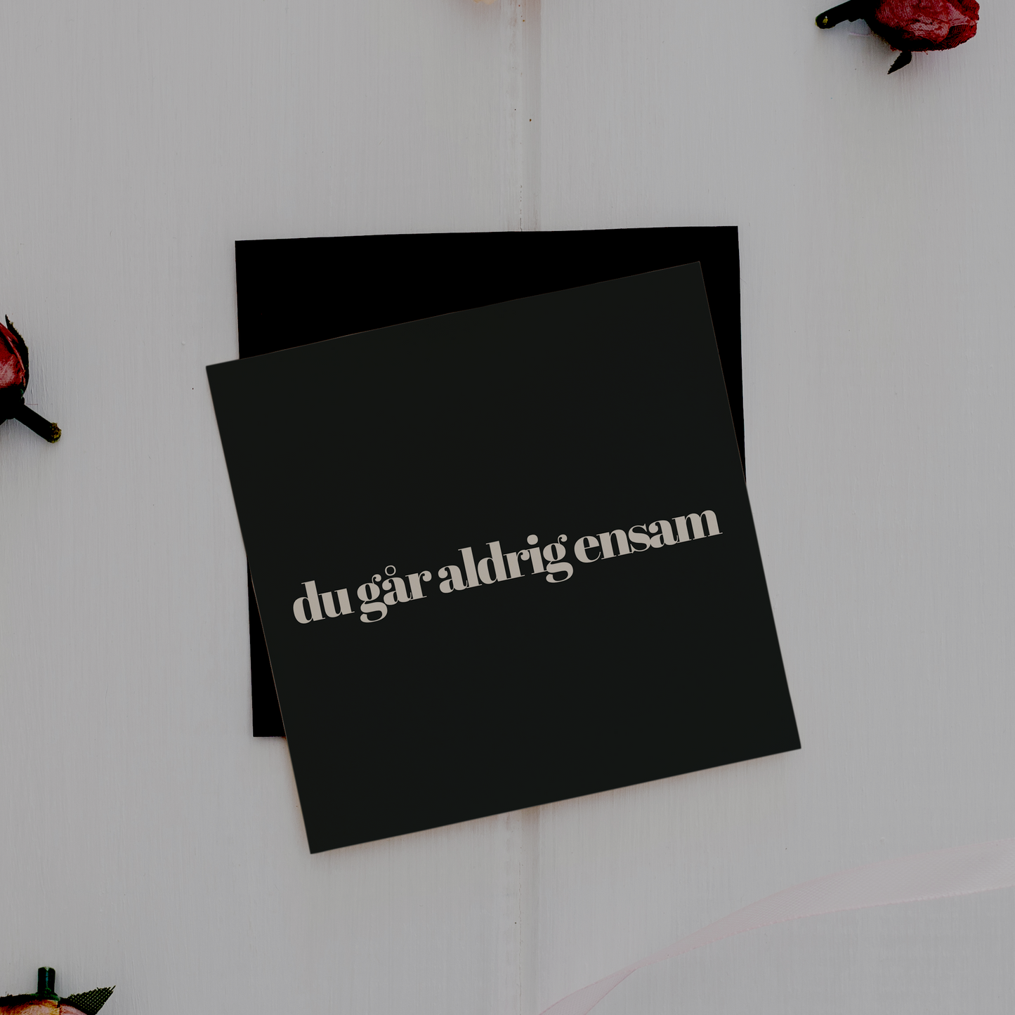 Du går aldrig ensam - kort med svart kuvert