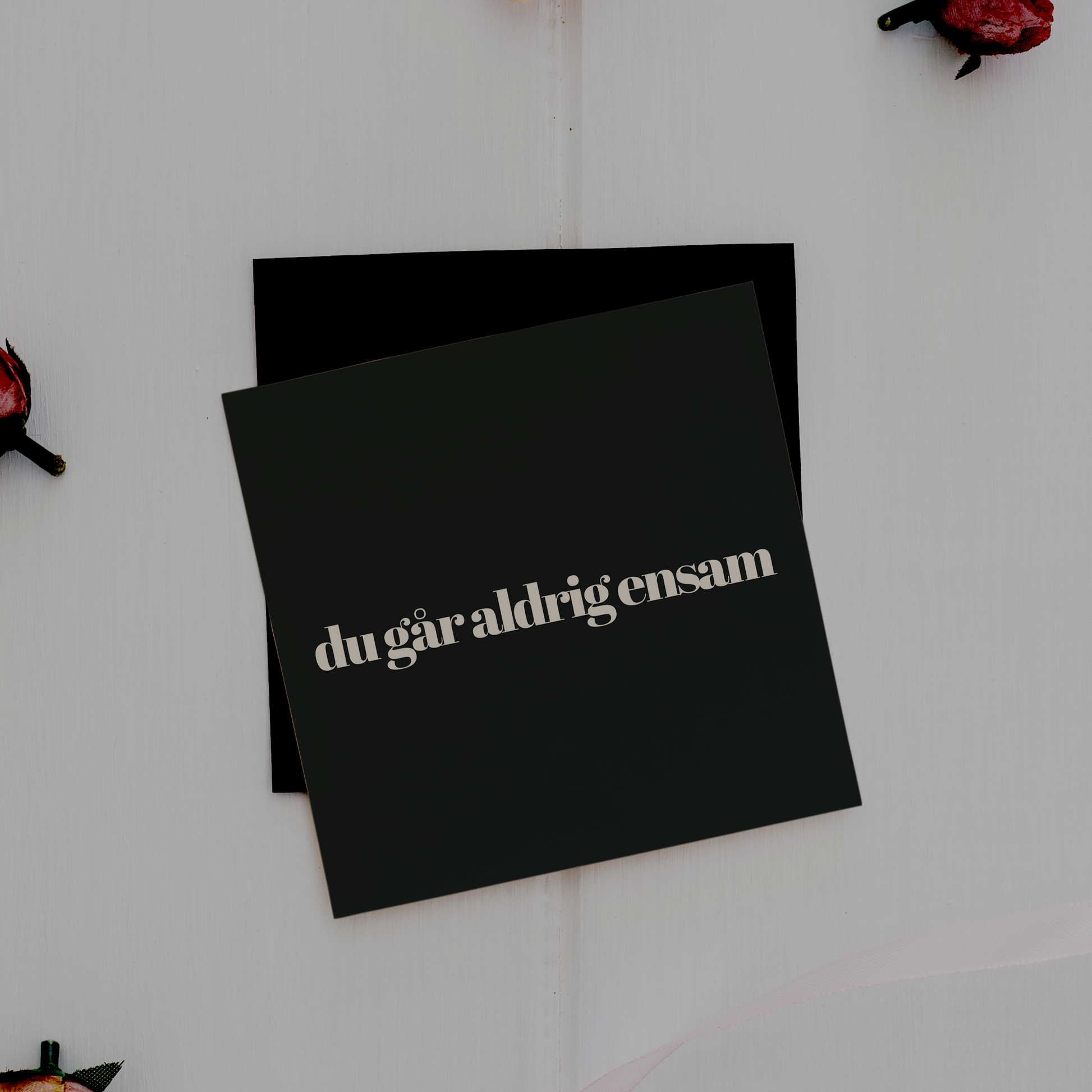 Du går aldrig ensam - kort med svart kuvert