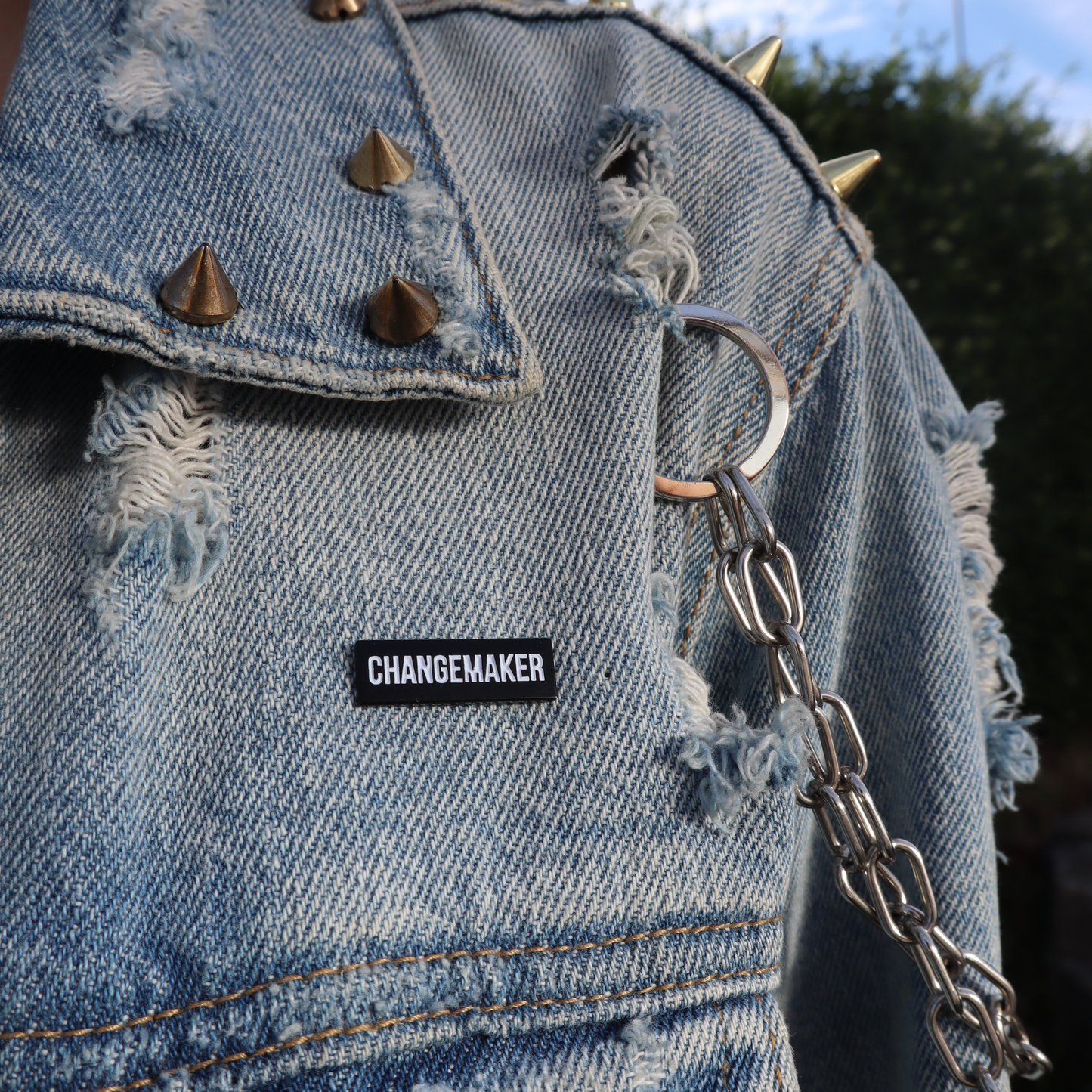 Pin Changemaker på jeansjacka