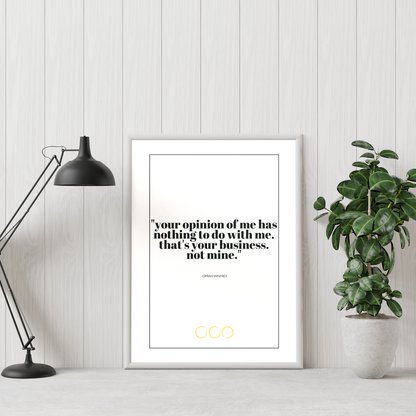 Poster Your opinion, inramad, lutad mot grå vägg. Grön växt till höger och skrivbordslampa till vänster.